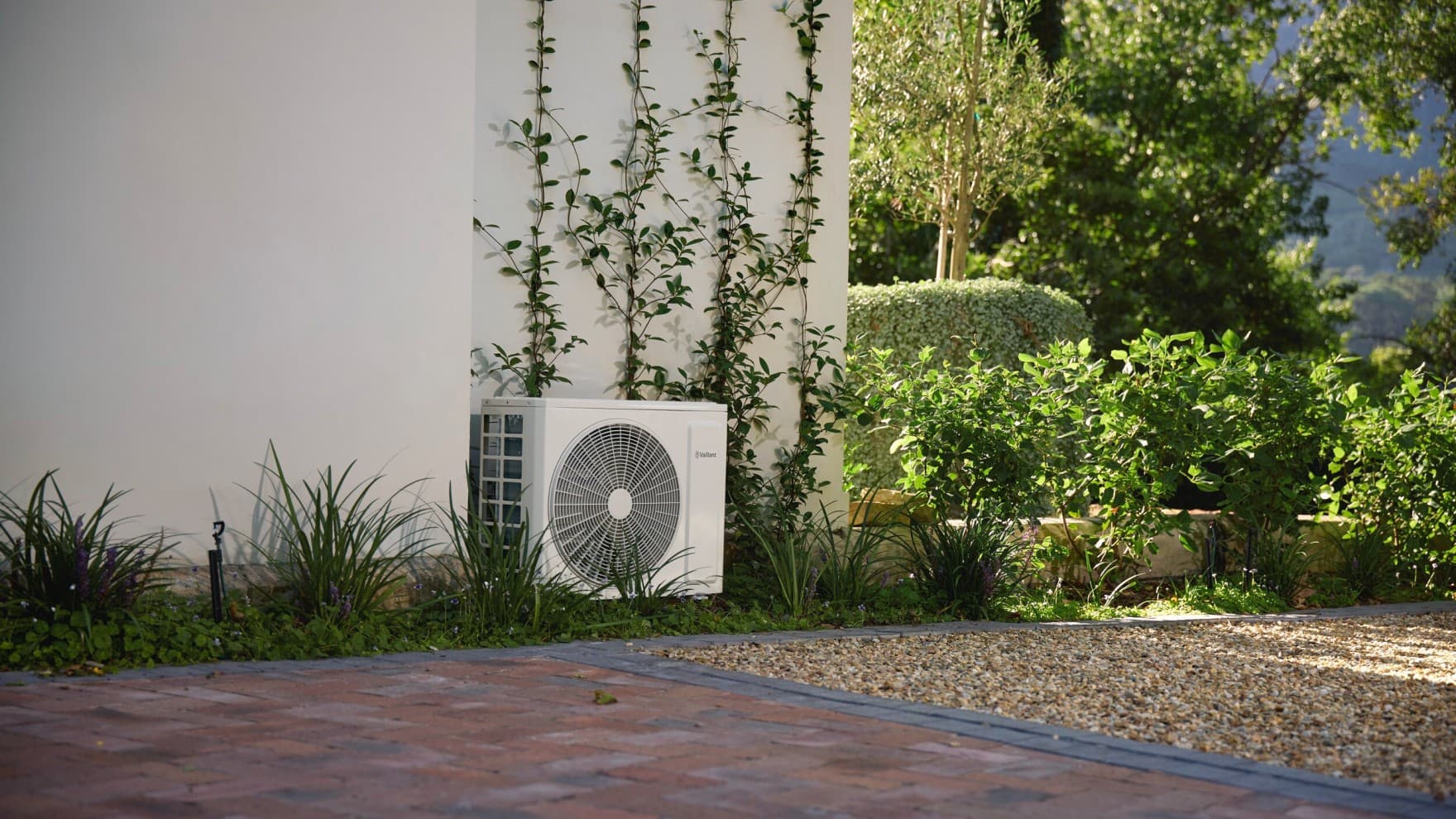 Pompe à chaleur air-air dans le jardin | Vaillant