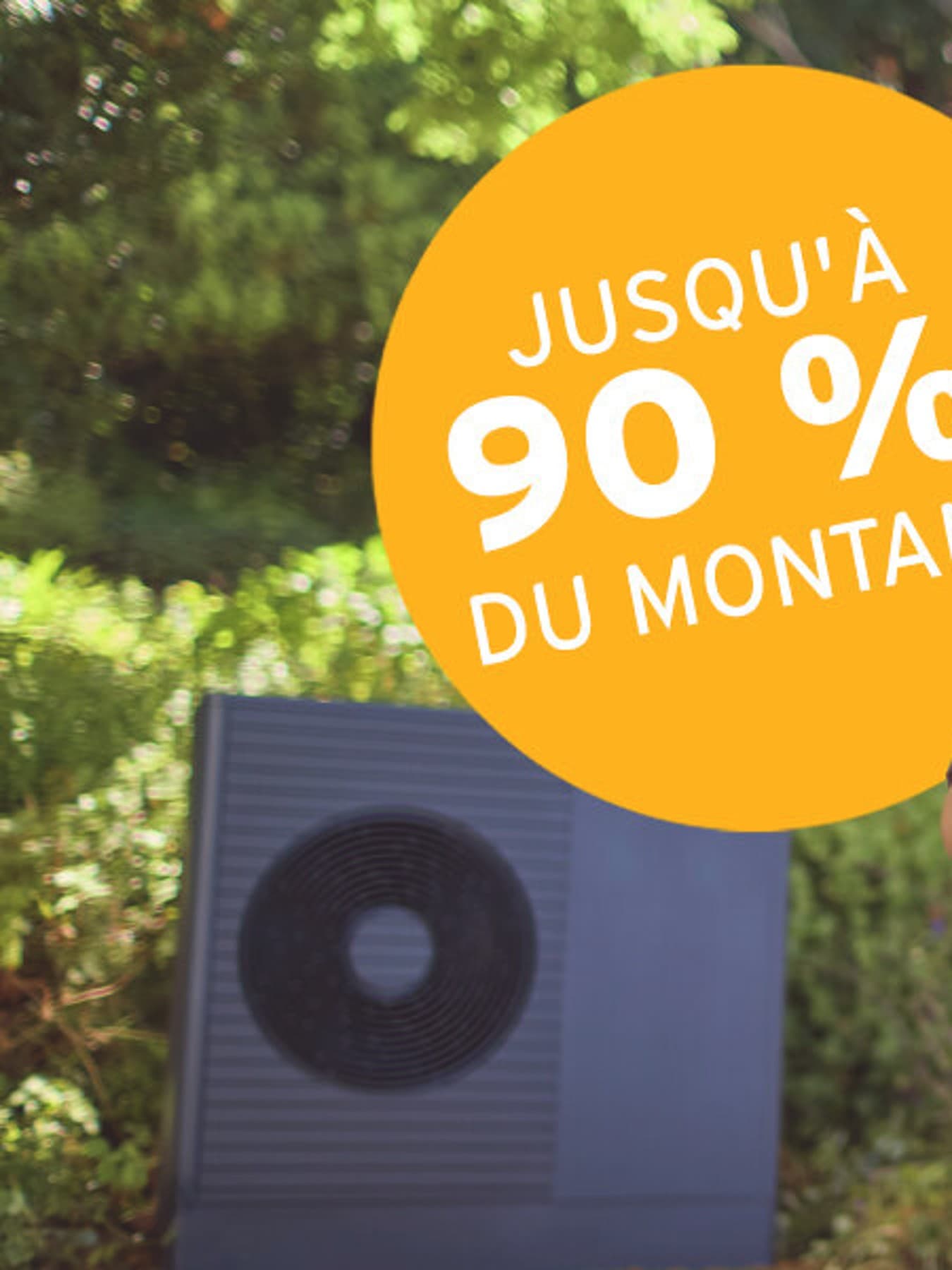 Un père et son fils jardinant avec un macaron avec un montant d'aides financières | Vaillant