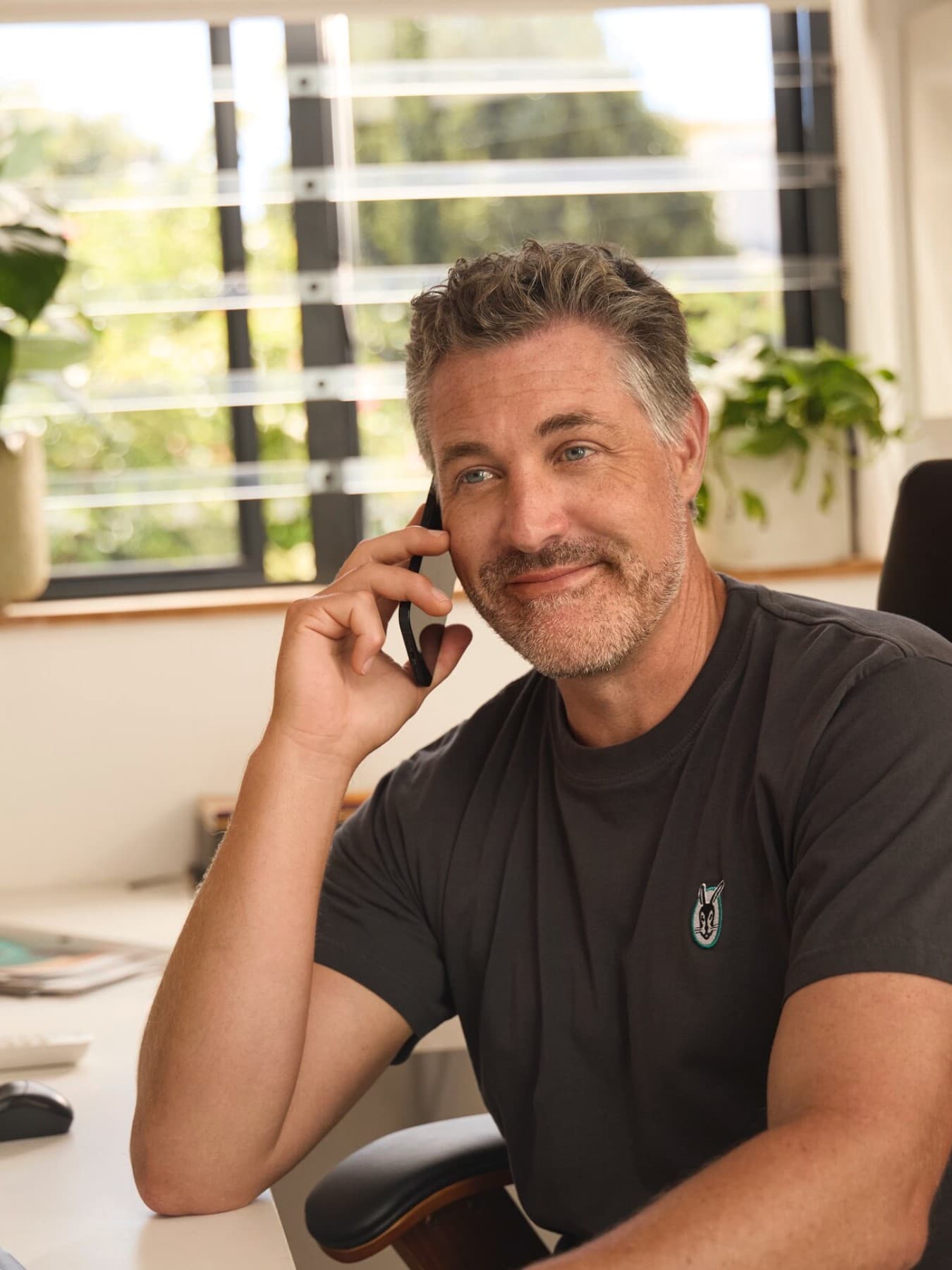 Un installateur au téléphone pour vous apporter conseils | Vaillant