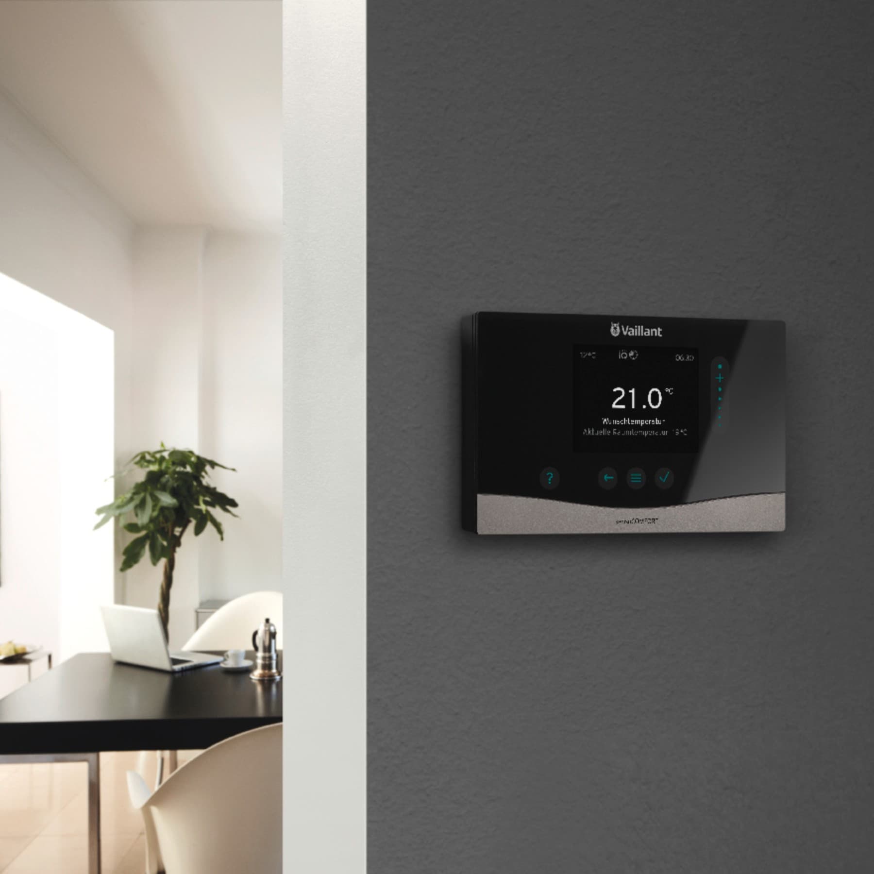 Un régulateur intelligent accroché au mur | Vaillant