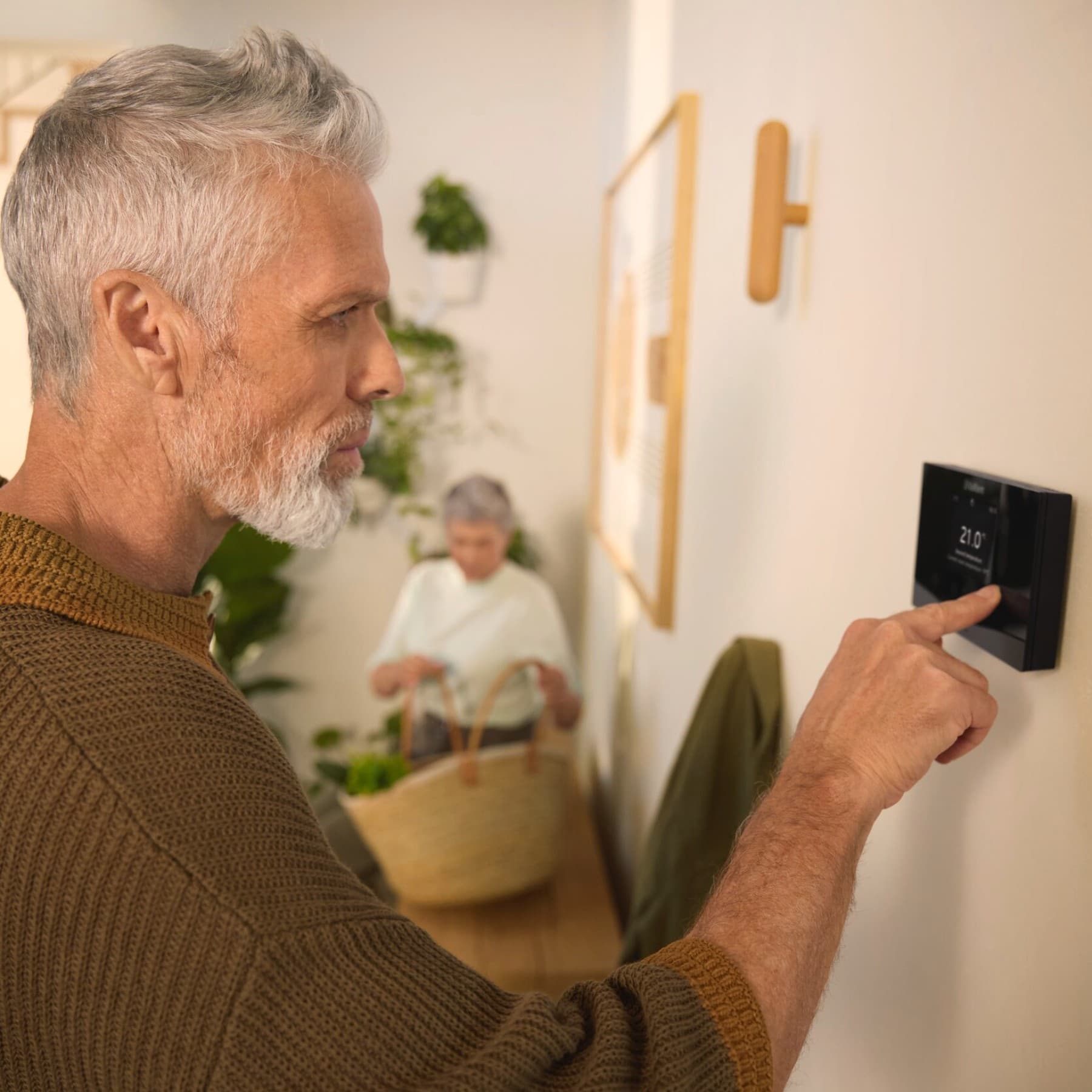Régulateur sensoCOMFORT installé au mur | Vaillant