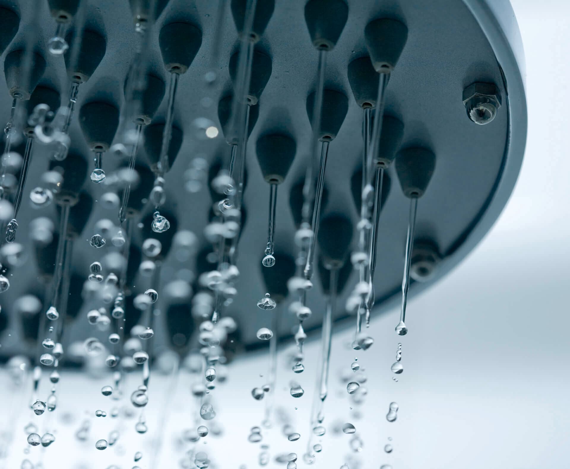 De l'eau qui s'écoule de la pomme de douche | Vaillant