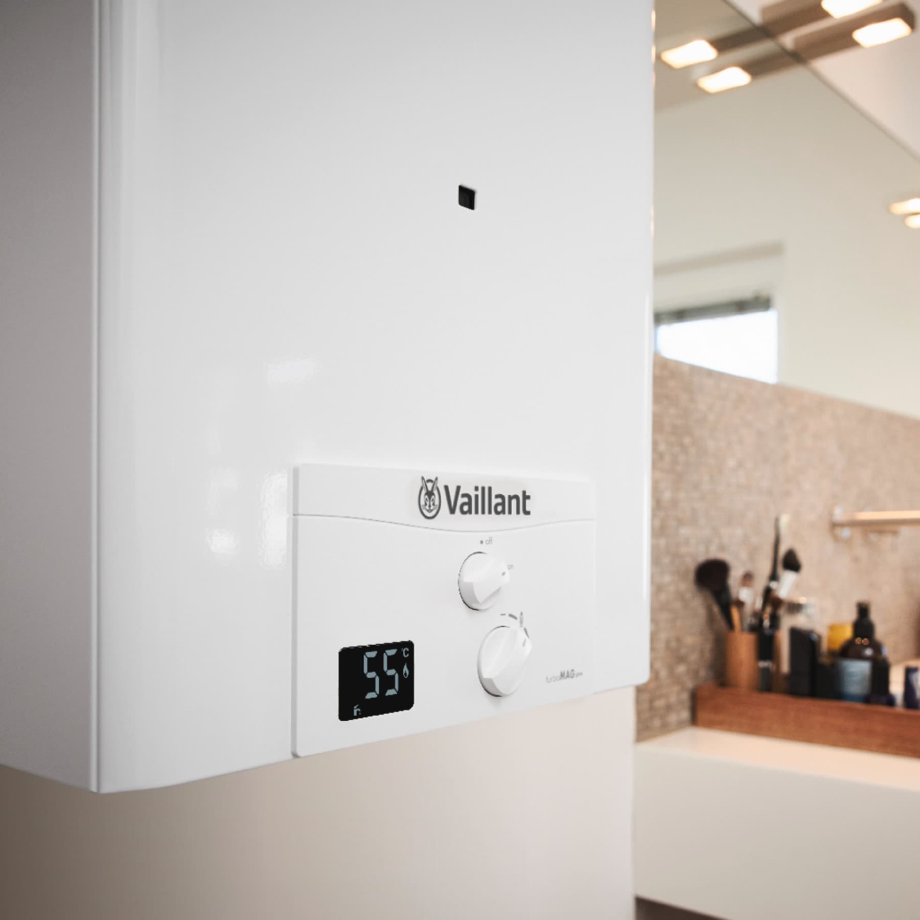 Un chauffe-eau installé dans une salle de bains | Vaillant