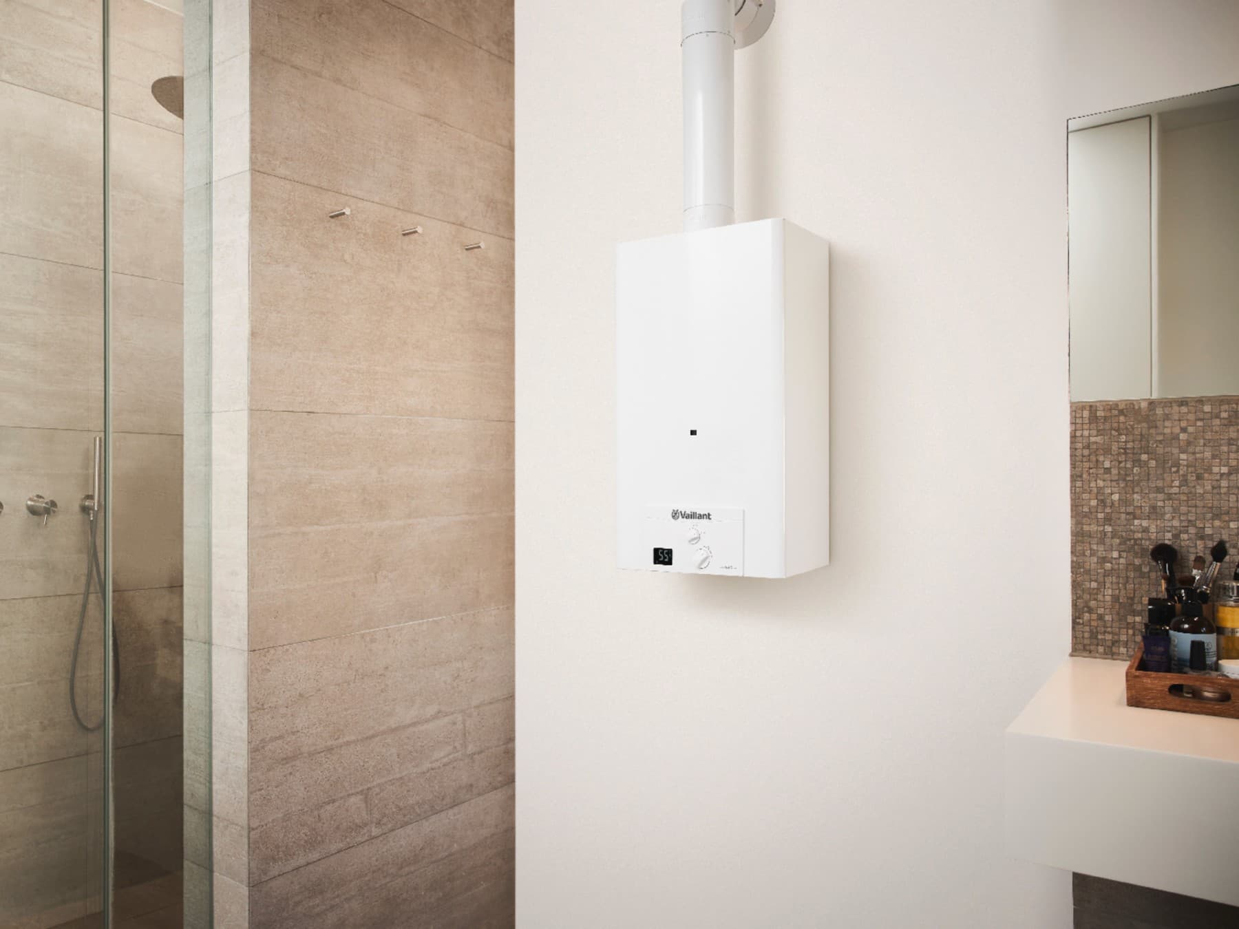 Chauffe-bains installé dans une salle de bains | Vaillant