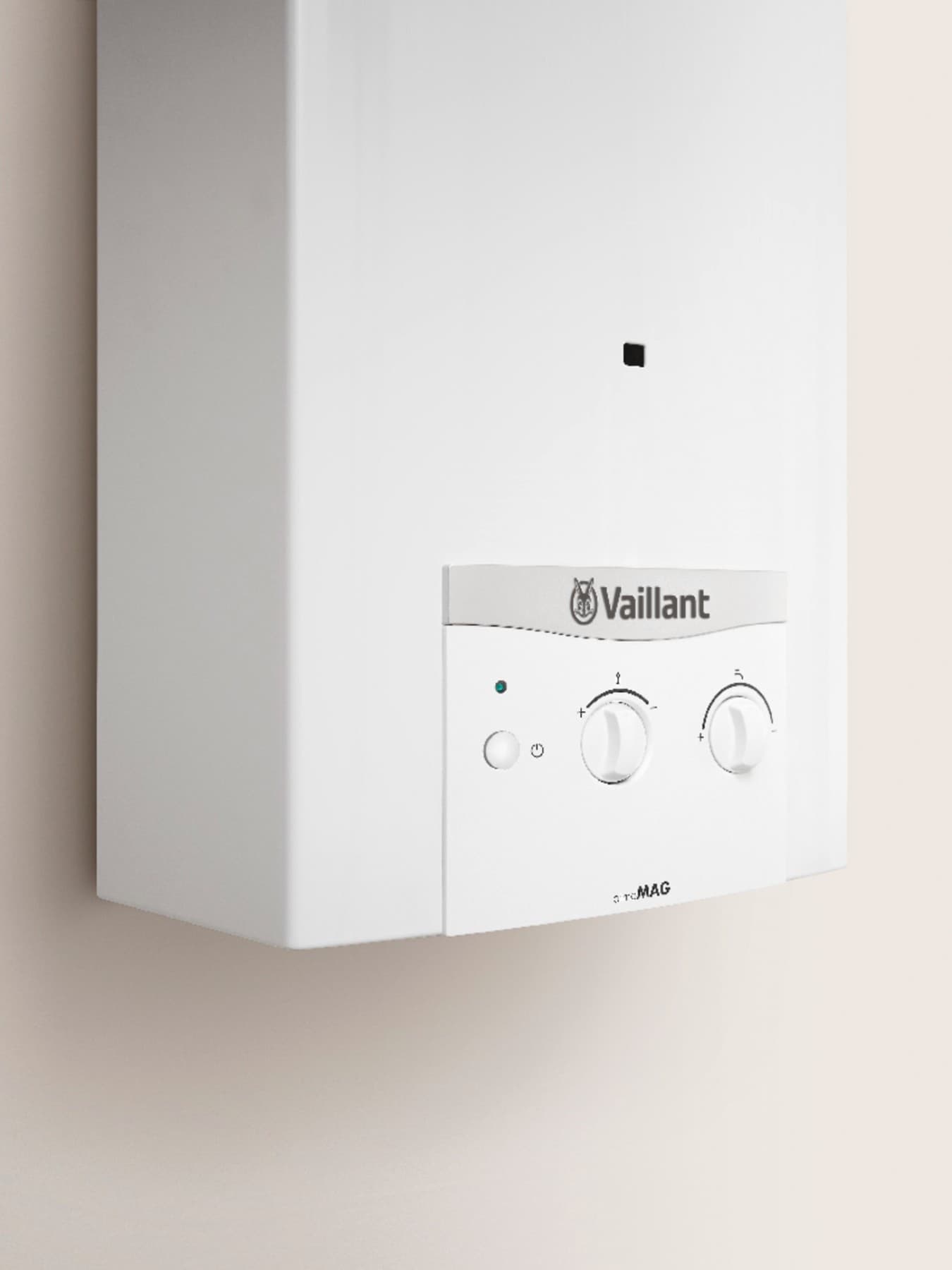 Un chauffe-eau atmoMAG installé dans une salle de bains | Vaillant