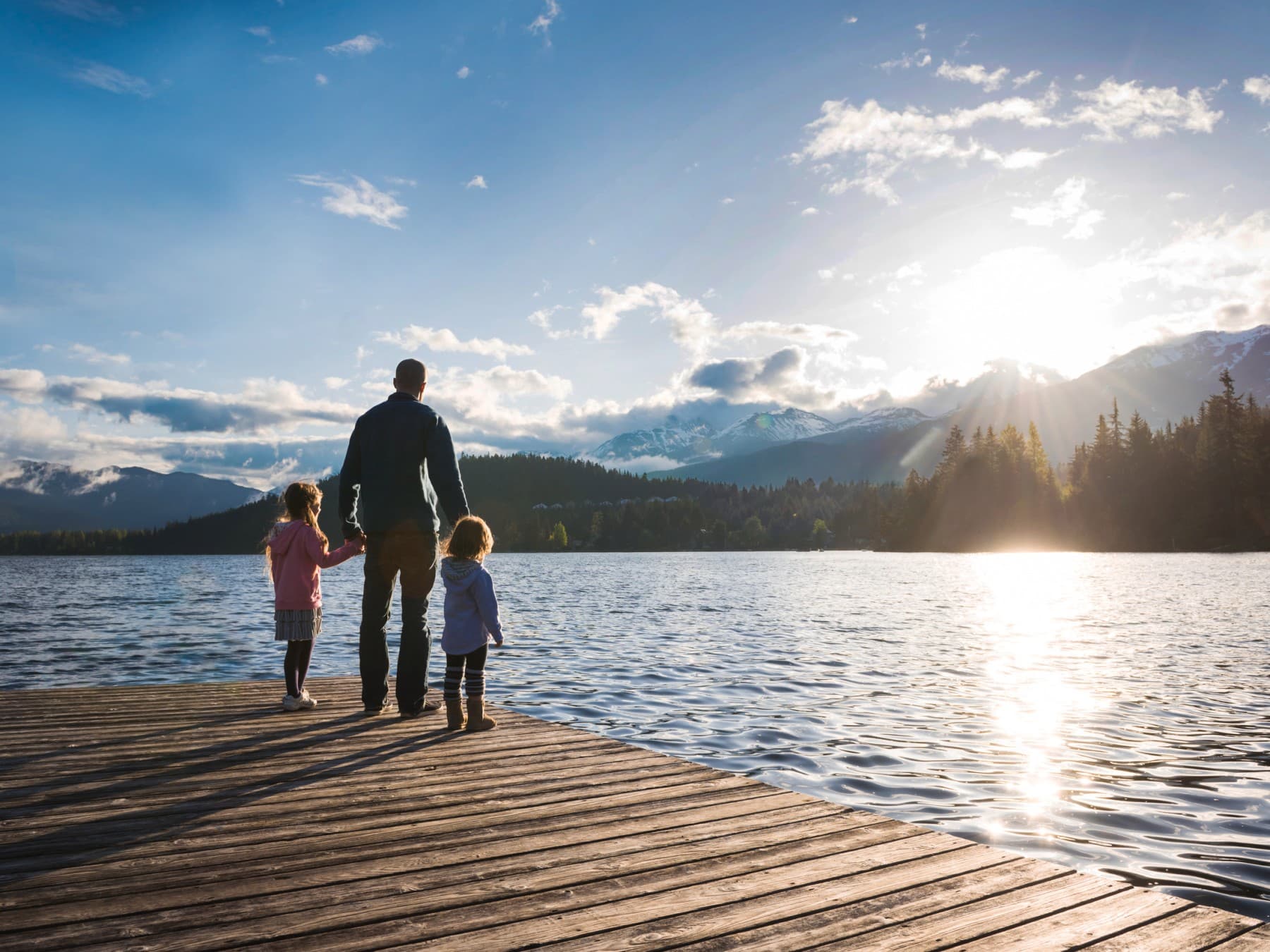 Famille au bord d'un lac | Vaillant