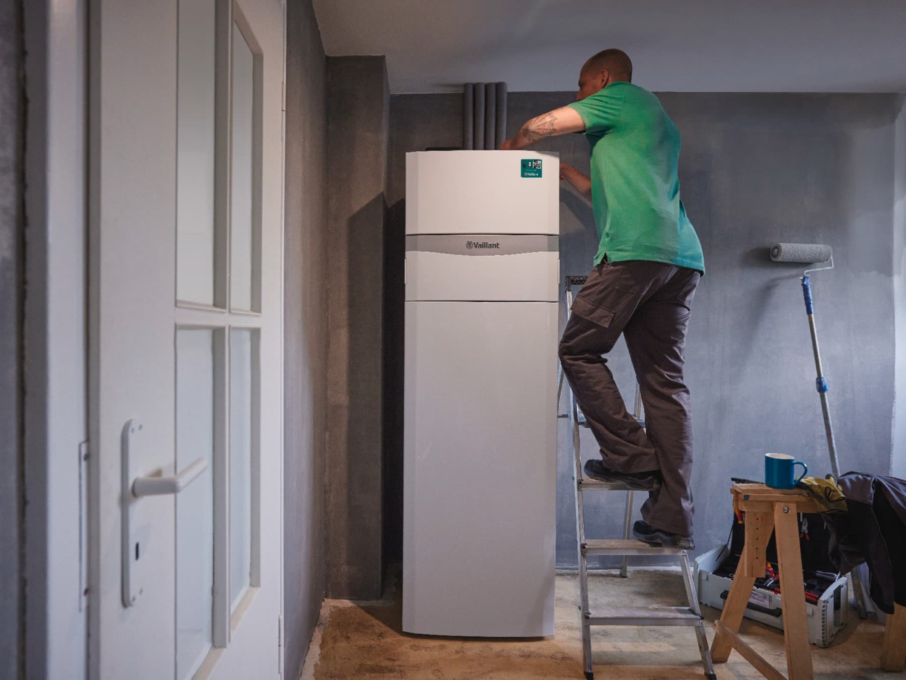 Technicien travaillant sur un équipement | Vaillant