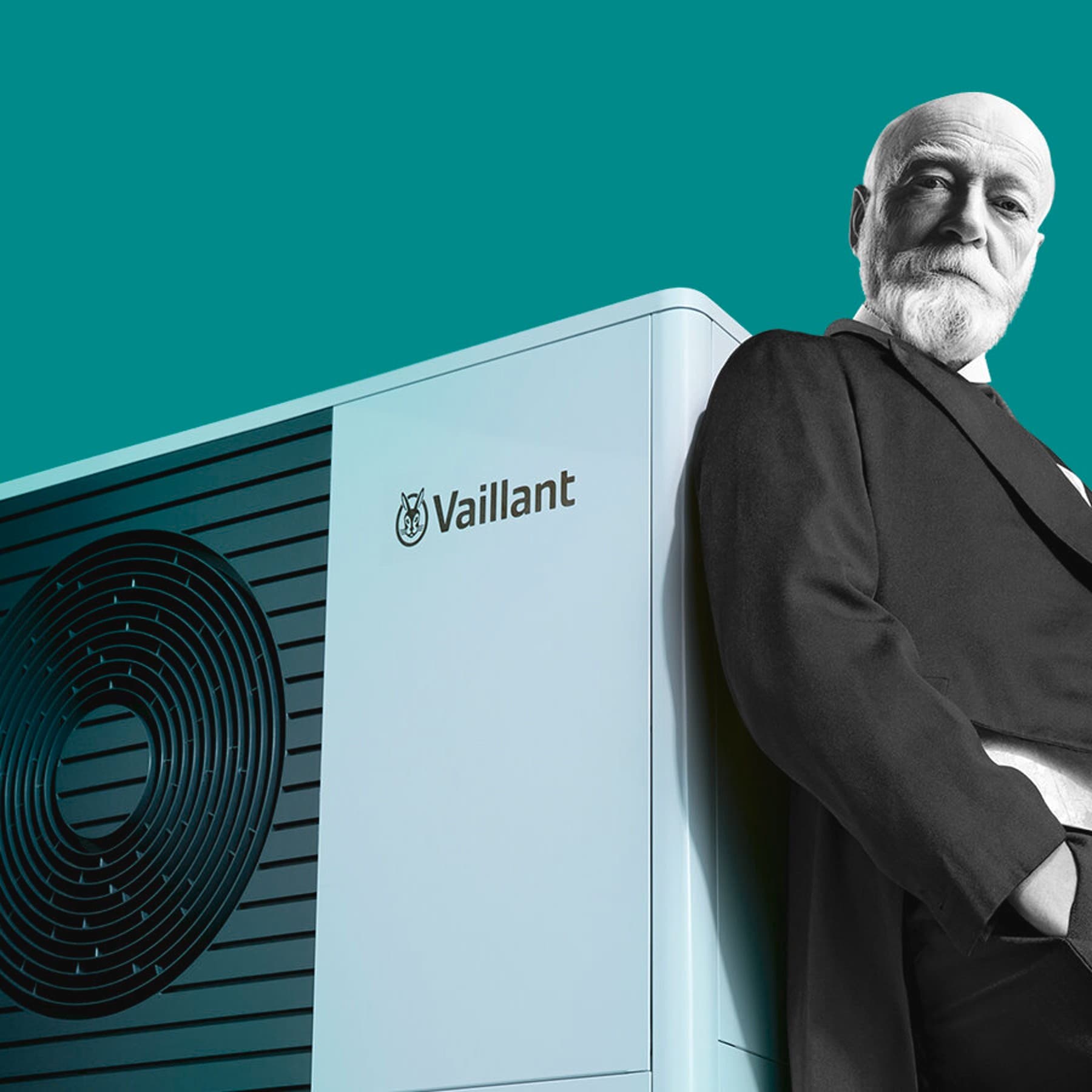Johann Vaillant devant une pompe à chaleur | Vaillant