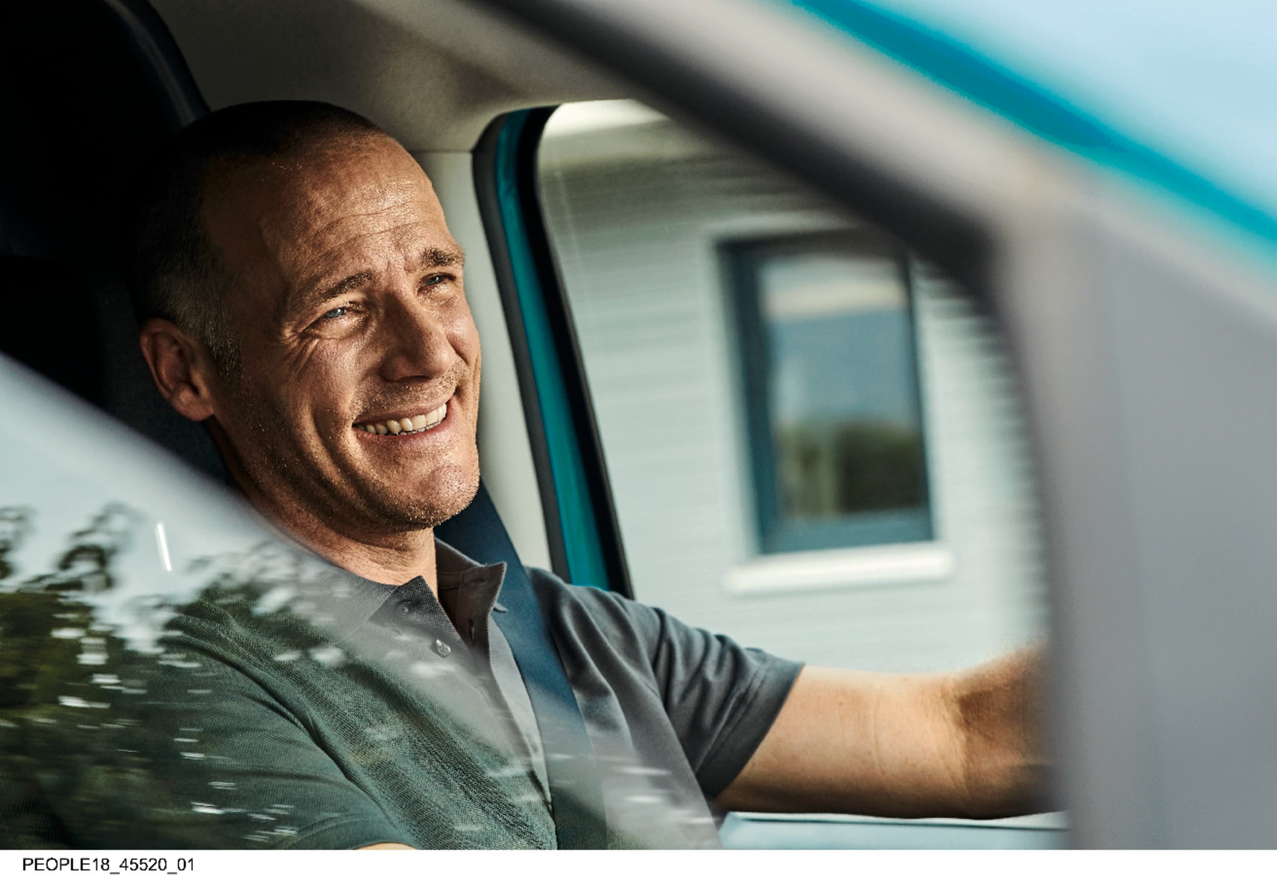 Installateur dans une voiture | Vaillant