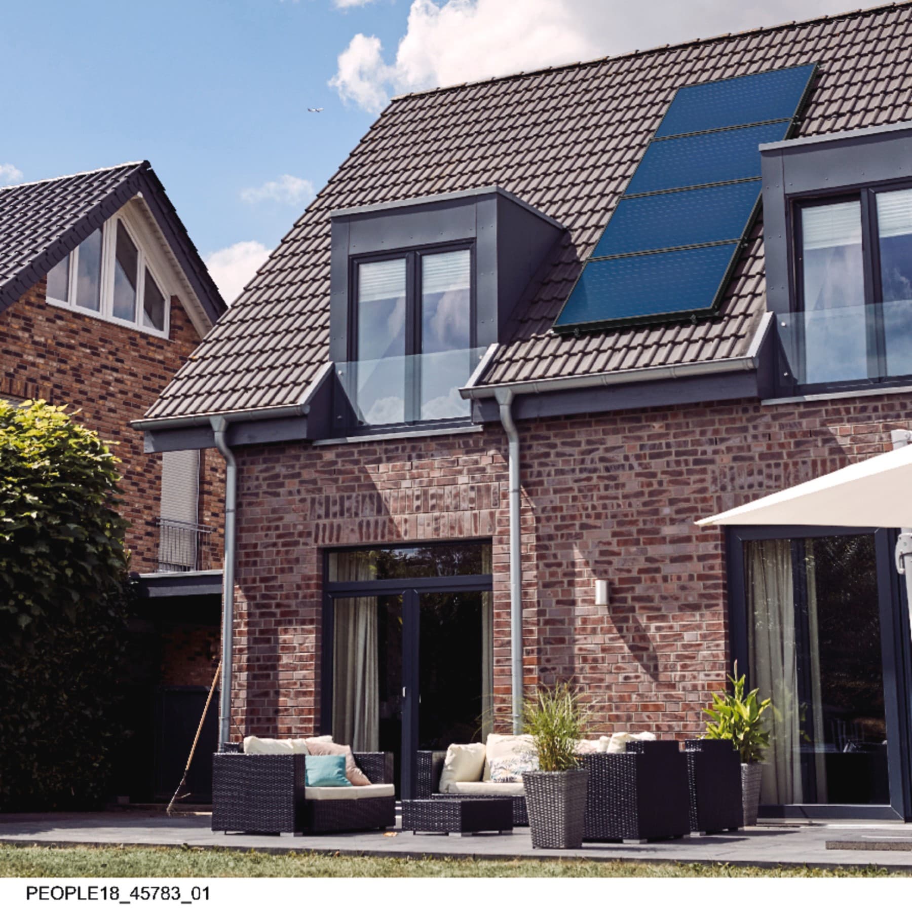 panneaux solaires sur un toit | Vaillant