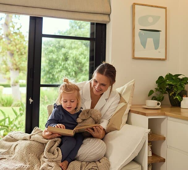 Une mère et sa fille profitant de leur confort thermique | Vaillant