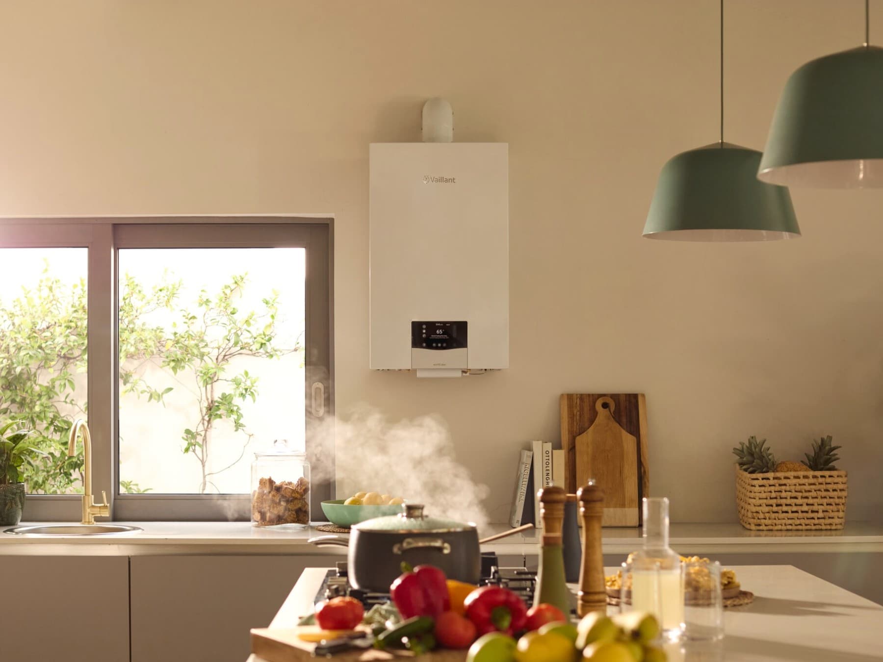 Chaudière murale au gaz ecoTEC plus dans une cuisine