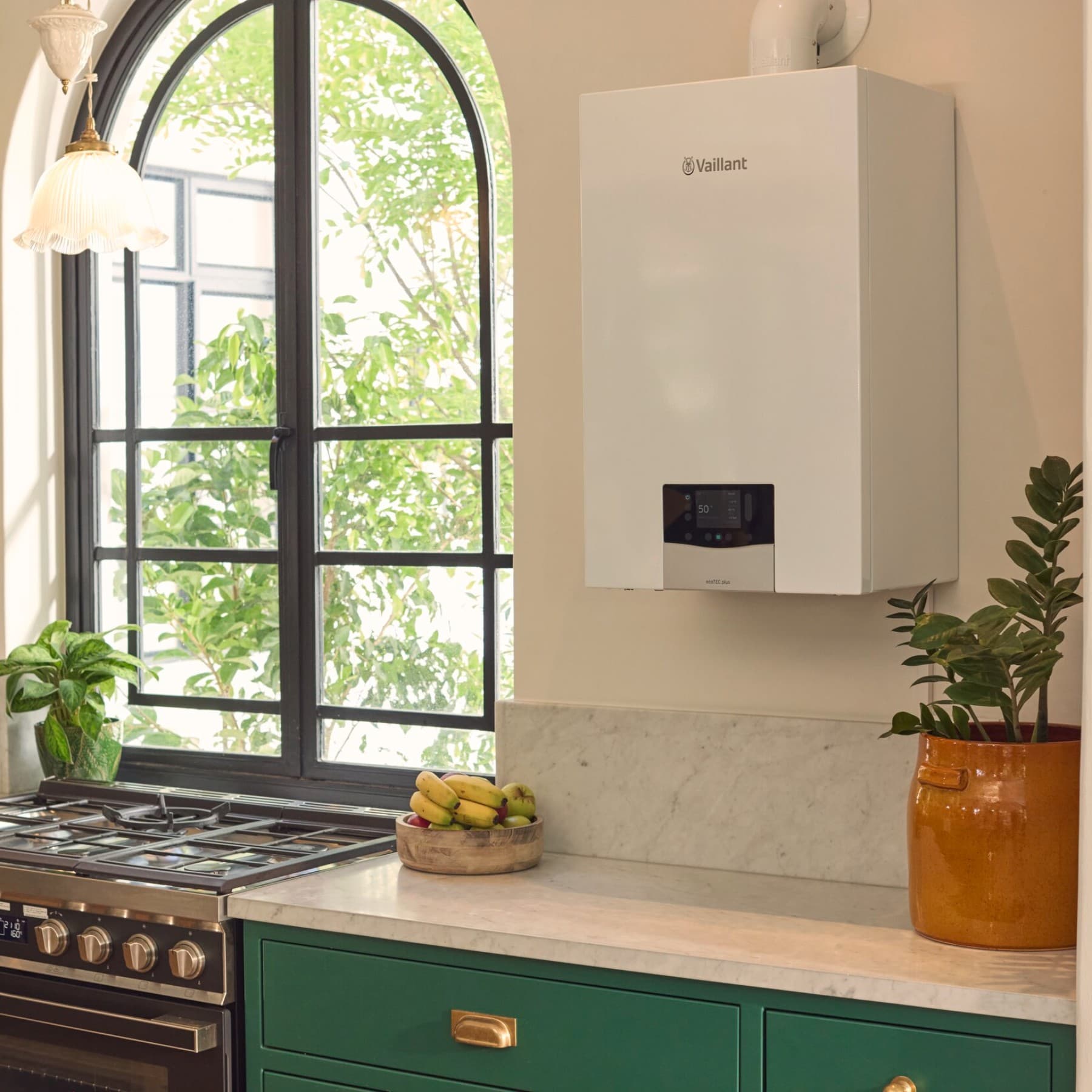 Une chaudière gaz installée dans une cuisine | Vaillant