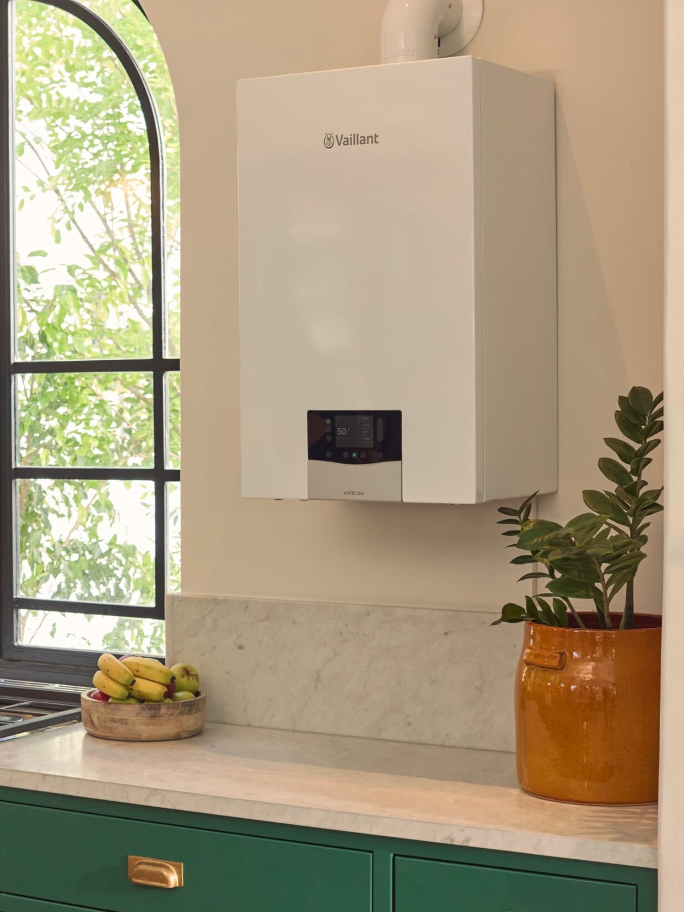 Une chaudière gaz installée dans une cuisine | Vaillant